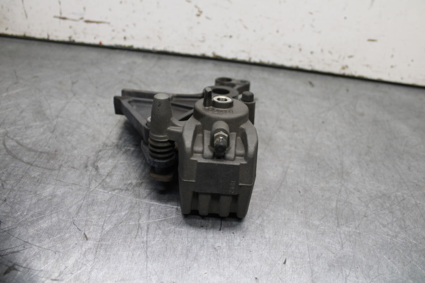 12-17 KAWASAKI ER-6N Z650 REAR BACK BRAKE CALIPER W MOUNT BRACKET BB709