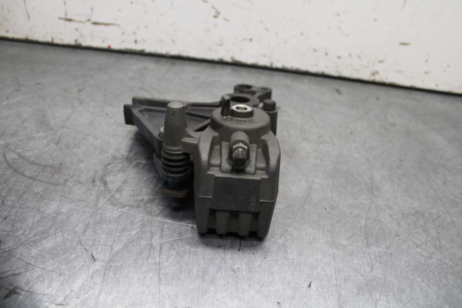 12-17 KAWASAKI ER-6N Z650 REAR BACK BRAKE CALIPER W MOUNT BRACKET BB709