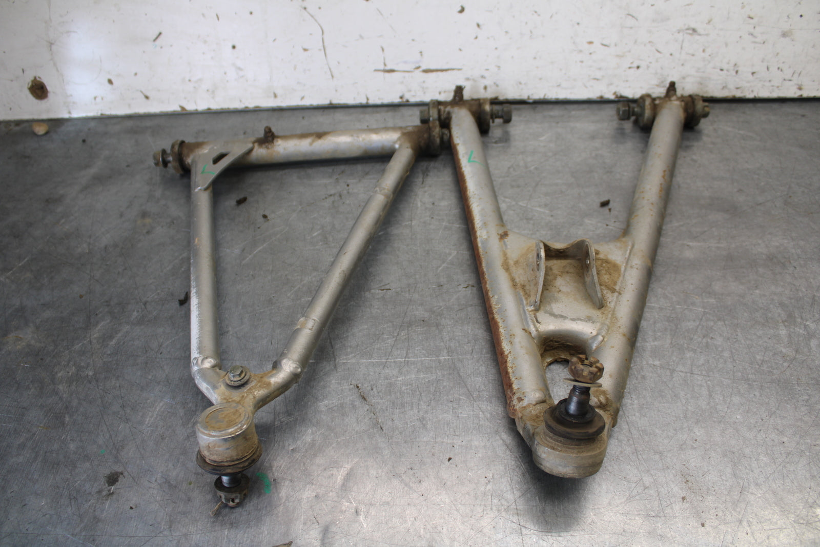 01-05 YAMAHA RAPTOR 660R FRONT LOWER UPPER LEFT CONTROL A ARMS  BB695