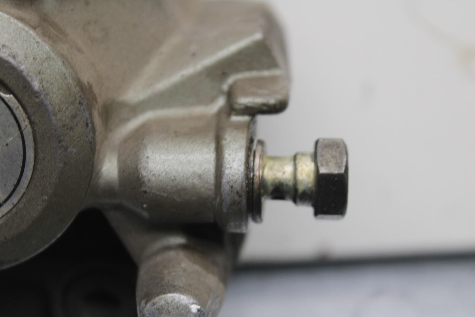 1985 Kawasaki Ninja 900R ZX900A REAR BACK BRAKE CALIPER W MOUNT  BB84