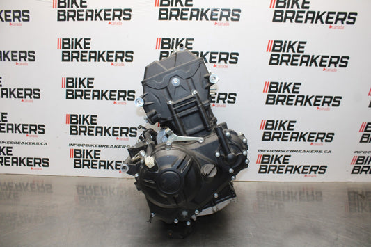23 YAMAHA YZF R3 ENGINE MOTOR BB806