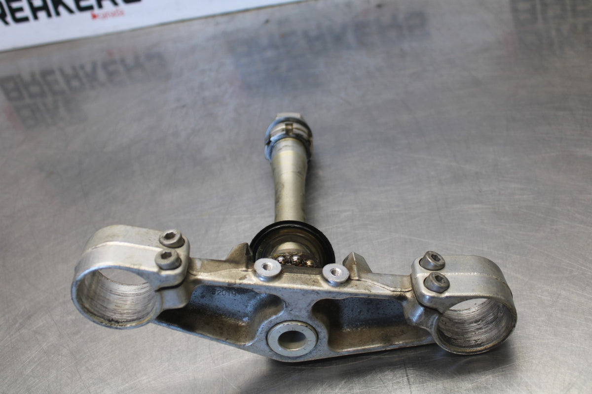 03-04 YAMAHA YZF R6 FRONT FORKS CLAMP LOWER TRIPLE TREE STEM BB890