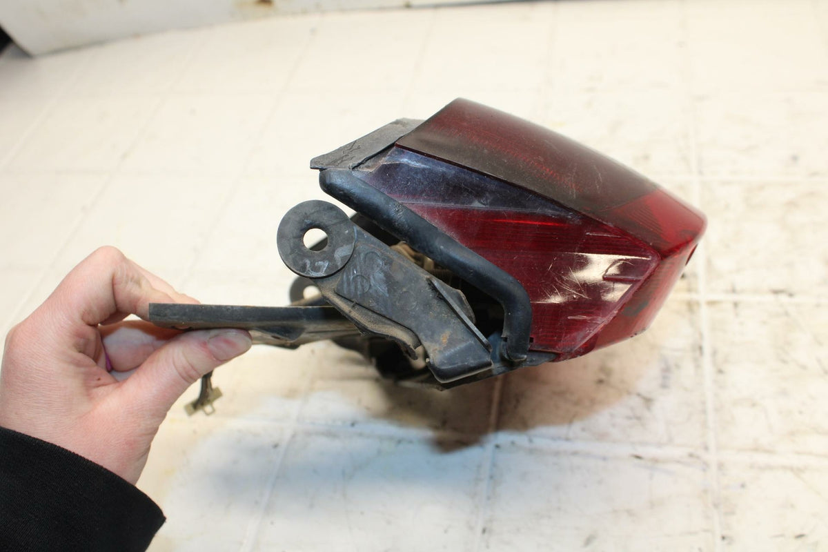 93 SUZUKI KATANA 600 GSX600F REAR TAIL TAILLIGHT BACK BRAKE LIGHT BB400