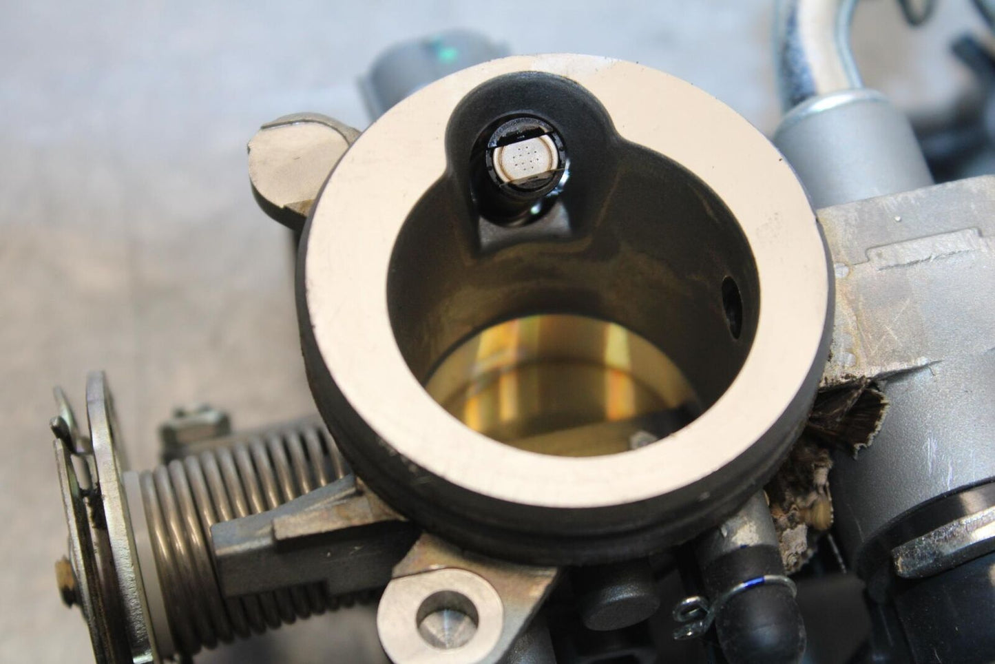 19-22 KAWASAKI Z400 MAIN FUEL INJECTORS / THROTTLE BODIES BB586