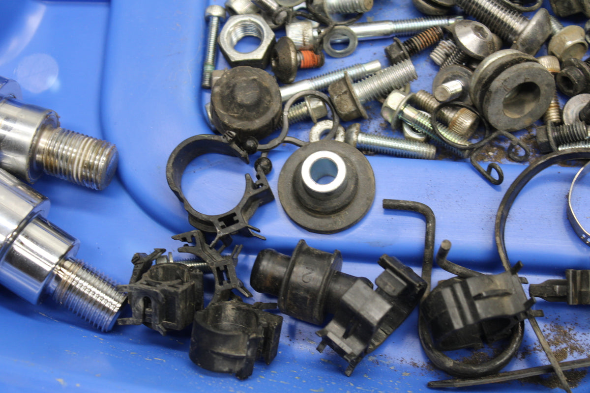14-15 YAMAHA V STAR 1300 XVS1300CT TOURER MOUNTING BOLTS HARDWARE MOTOR BB722