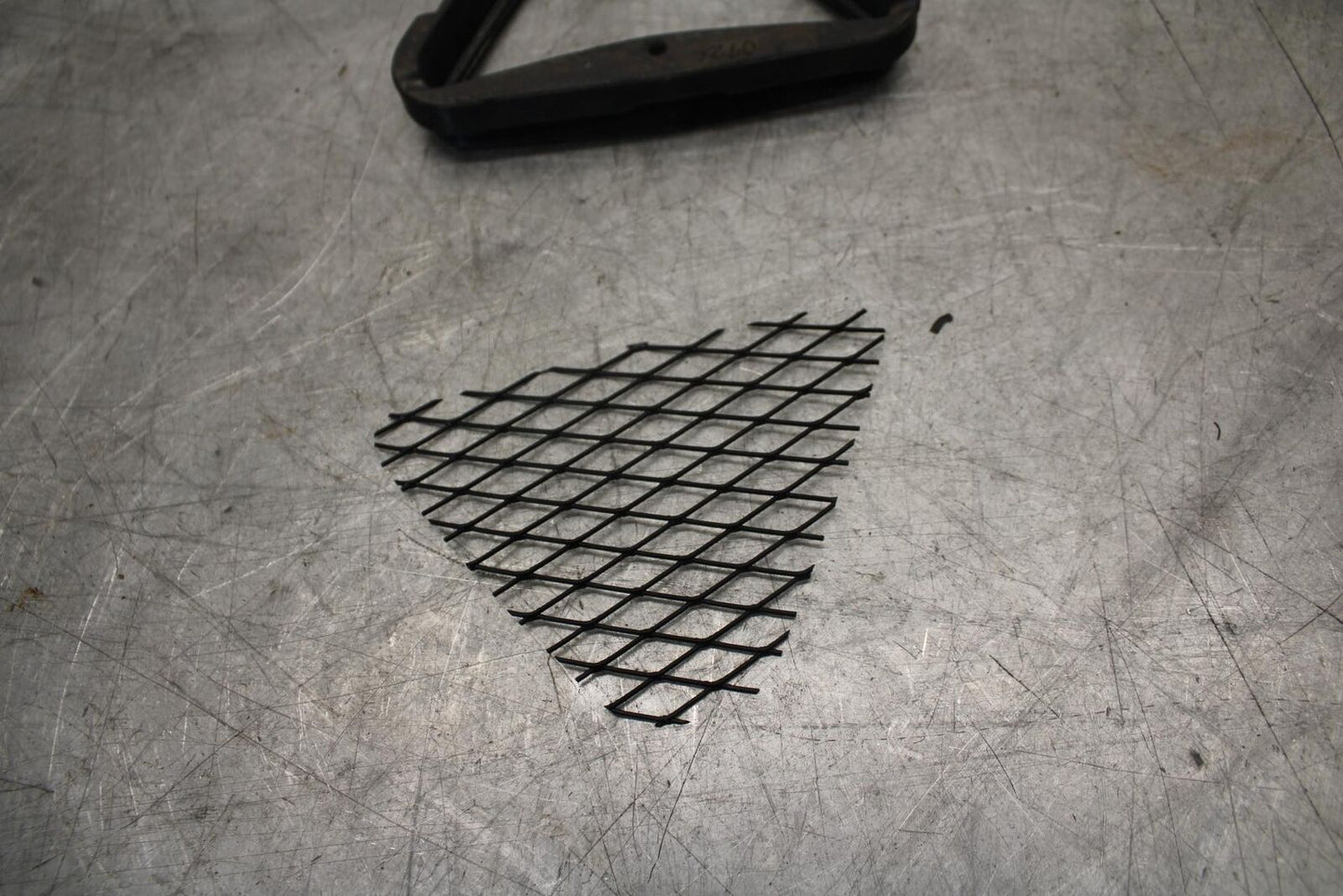 19-20 KAWASAKI NINJA ZX6R AIR INTAKE GRILL BB517