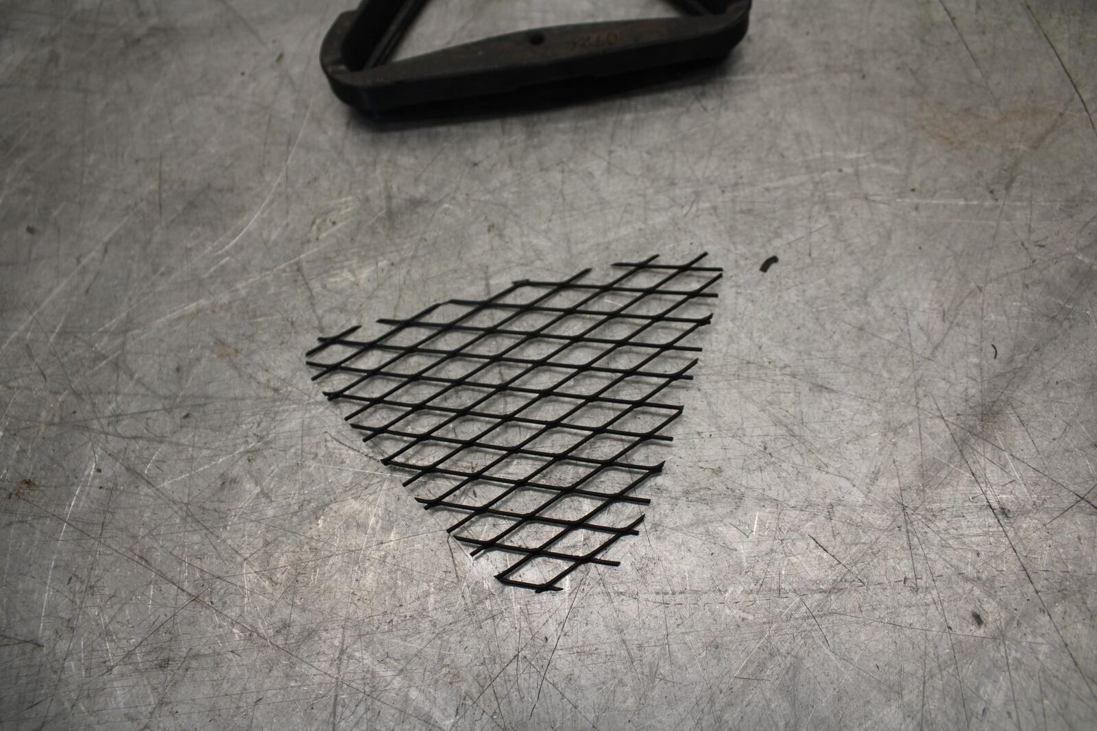 19-20 KAWASAKI NINJA ZX6R AIR INTAKE GRILL BB517