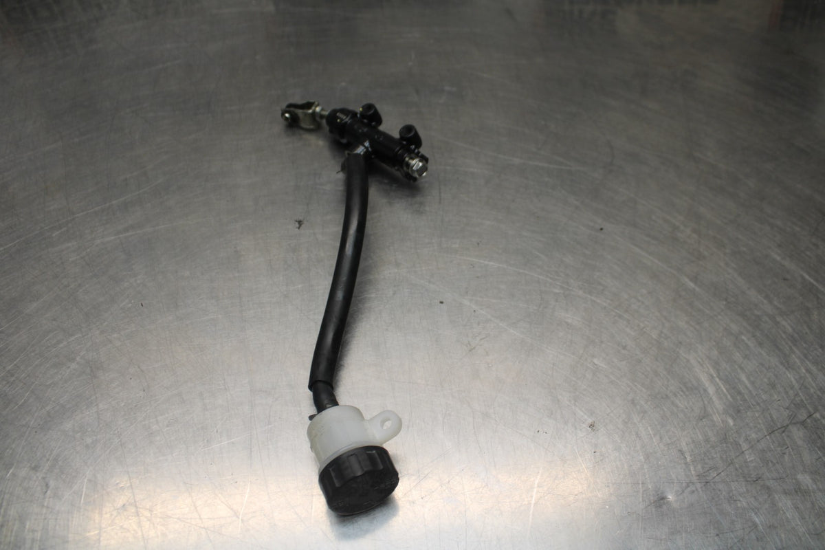18-26 KAWASAKI Z400 REAR BACK BRAKE MASTER CYLINDER W RESERVOIR BB852