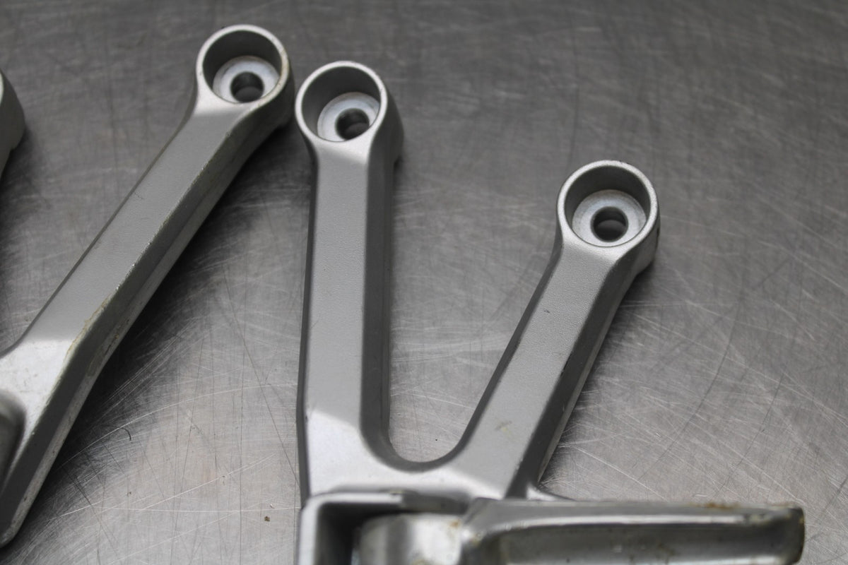 08 SUZUKI SV650 REAR BACK PASSENGER PEG SET PAIR BB846