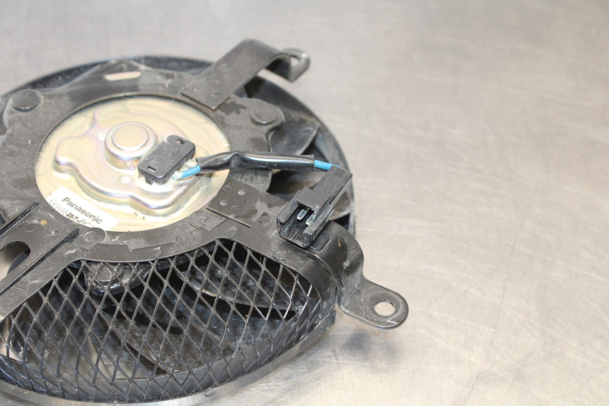 18 SUZUKI GSXR750 ENGINE RADIATOR COOLING FAN BB891