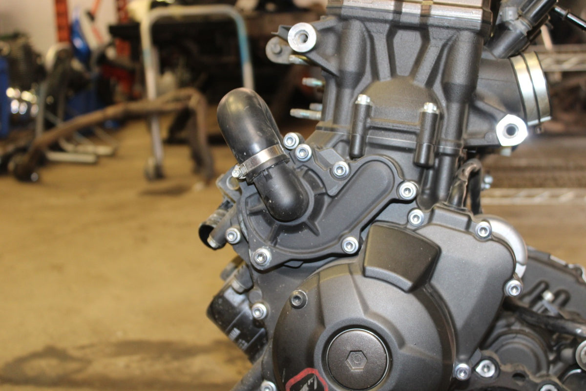 15-17 YAMAHA FJ09 ENGINE MOTOR BB906