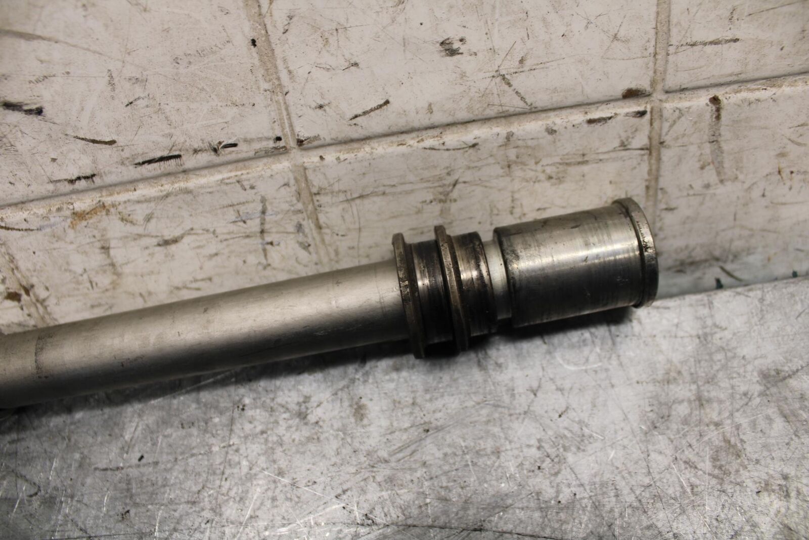 2009 Kawasaki Ninja ZX6R ZX600R FRONT WHEEL RIM AXLE PIVOT BOLT 41068-0034 BB538