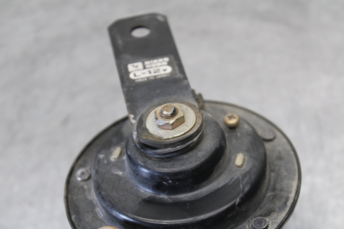 01-06 TRIUMPH TIGER 955I HORN SIGNAL BB693