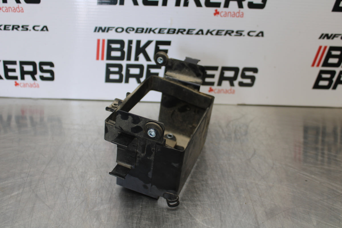 04-09 SUZUKI GS500F BATTERY TRAY BOX BB165