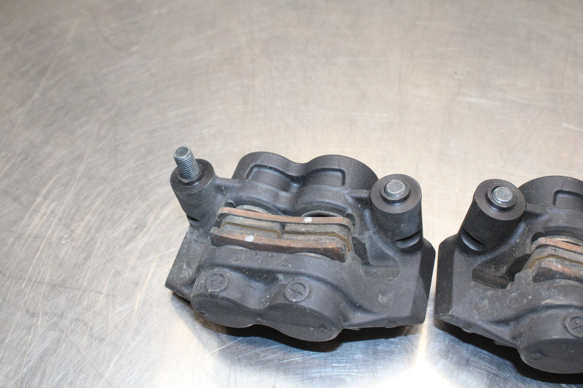 22-25 YAMAHA YZF R7 RIGHT LEFT FRONT BRAKE CALIPER SET PAIR CALIPERS BB176