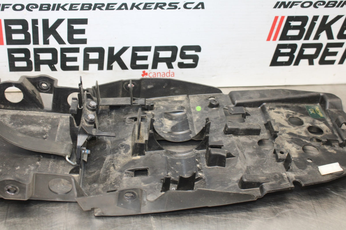 20 TRIUMPH STREET TRIPLE 765 REAR BACK TAIL UNDERTAIL BATTERY TRAY PLASTIC BB864
