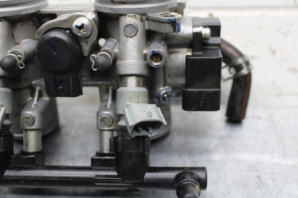 19 YAMAHA YZF R3 MAIN FUEL INJECTORS / THROTTLE BODIES BB56