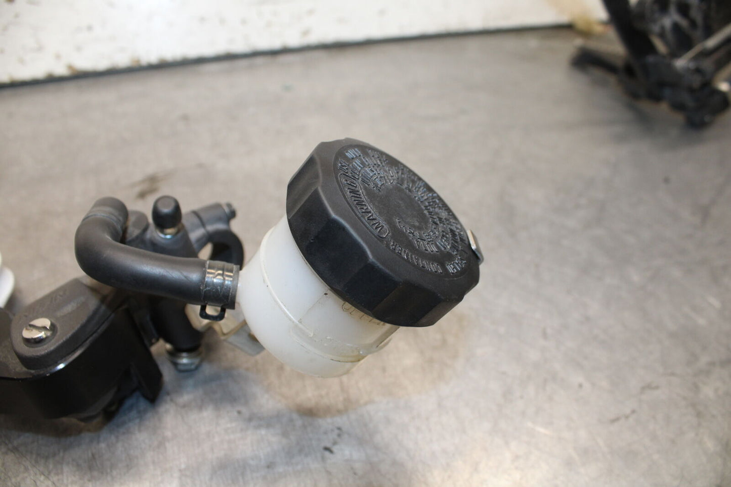 08-09 SUZUKI GSXR600 FRONT BRAKE MASTER CYLINDER w/ LEVER BB728
