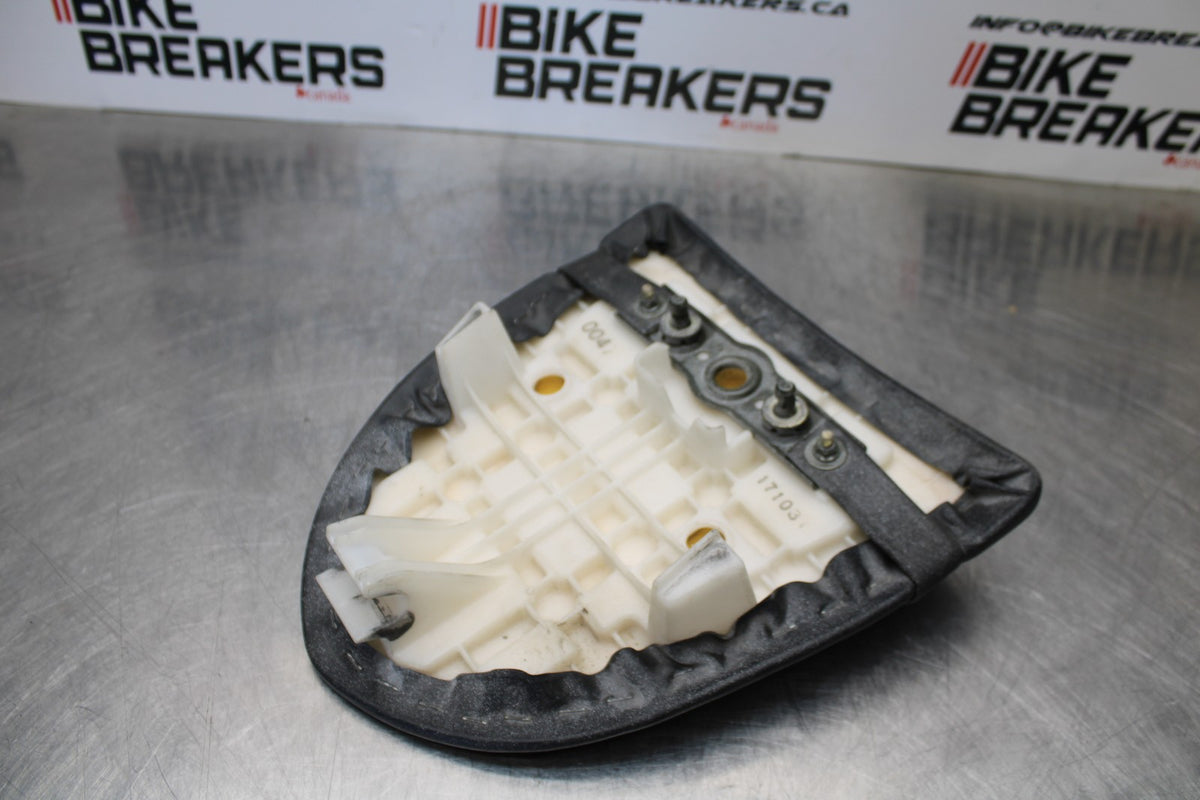 03-04 KAWASAKI NINJA ZX6R 636 REAR BACK PASSENGER TANDEM SEAT PAD SADDLE BB06