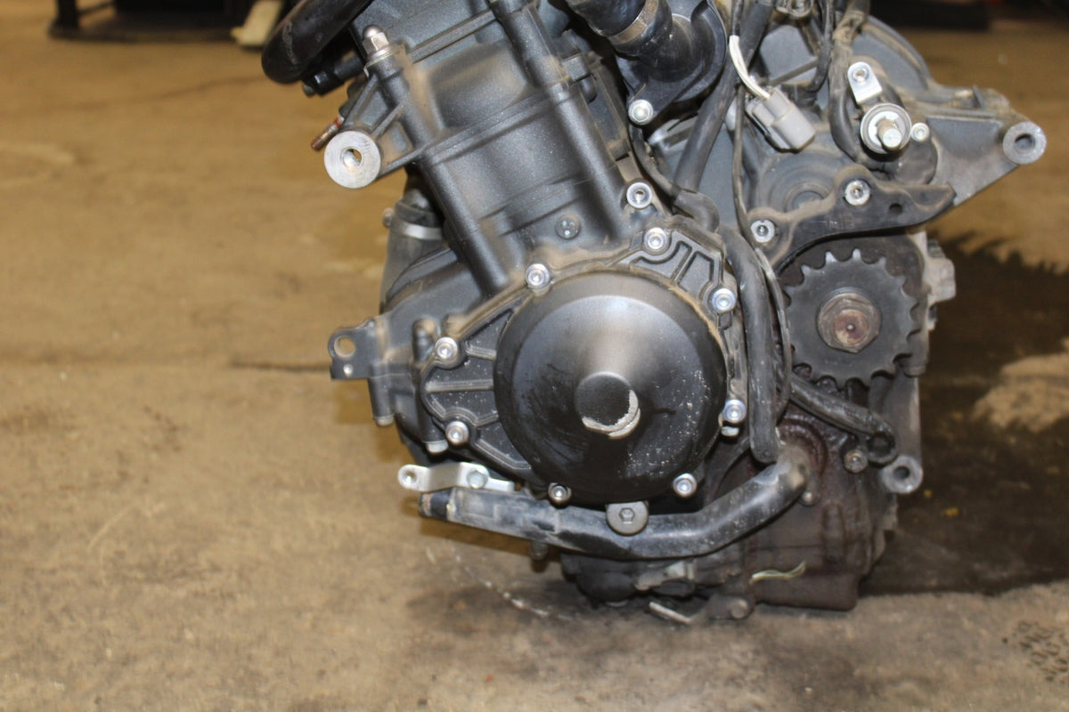 13 YAMAHA YZF R1 ENGINE MOTOR BB781