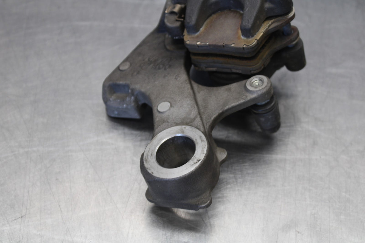 18 SUZUKI GSXR750 REAR BACK BRAKE CALIPER W MOUNT BRACKET BB891