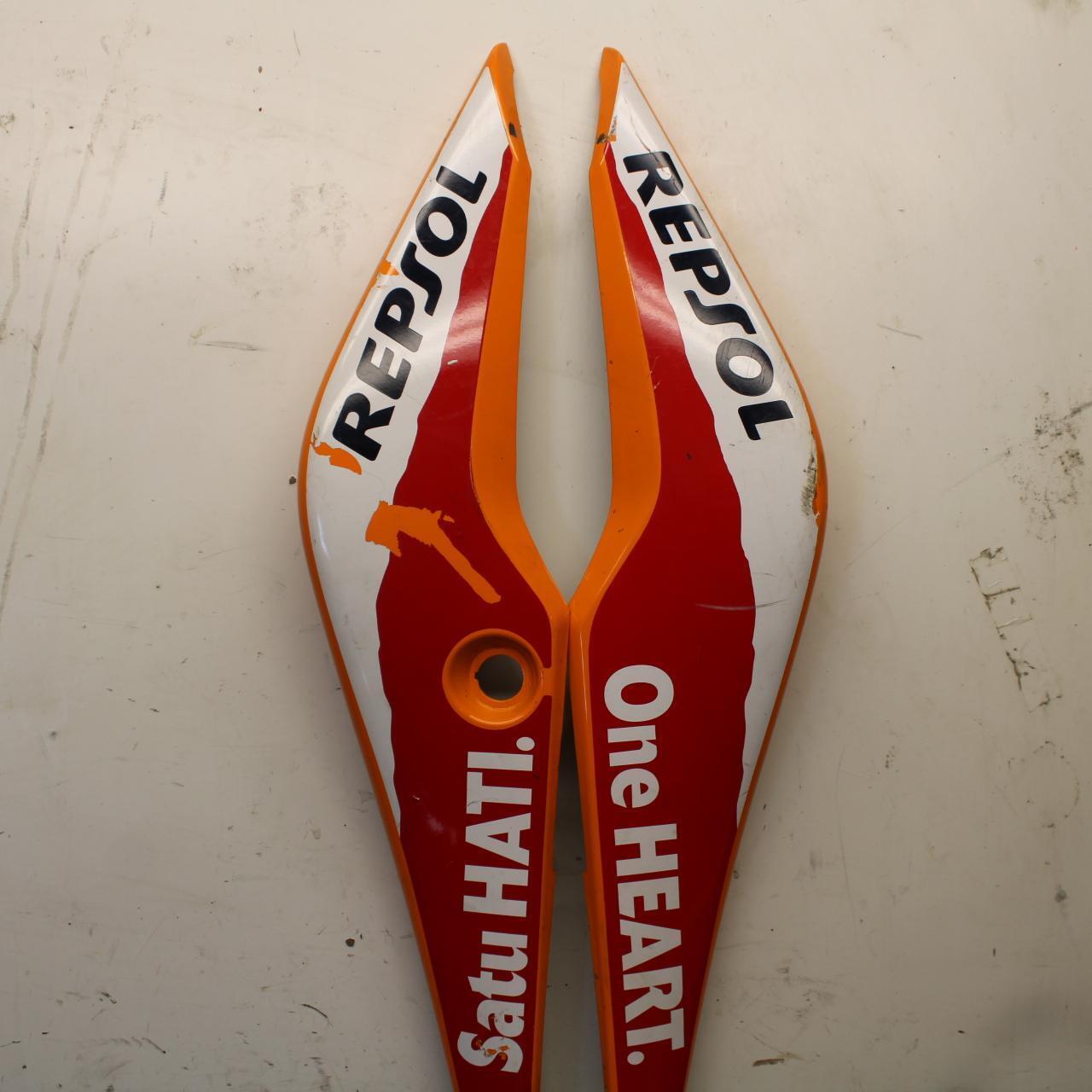 11-19 HONDA CBR 125R REAR BACK TAIL FAIRING COWL SHROUD PAIR SET BB105