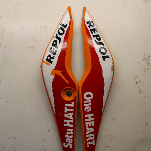 11-19 HONDA CBR 125R REAR BACK TAIL FAIRING COWL SHROUD PAIR SET BB105