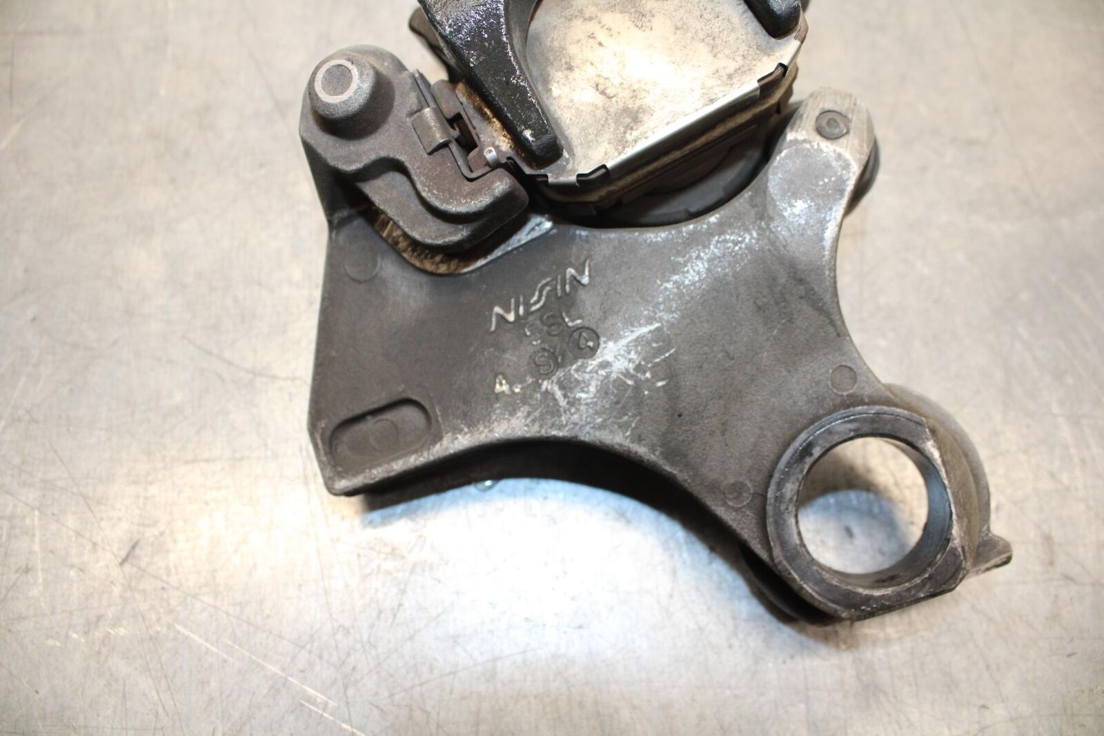 05 YAMAHA YZF R6S REAR BACK BRAKE CALIPER W MOUNT BRACKET BB600