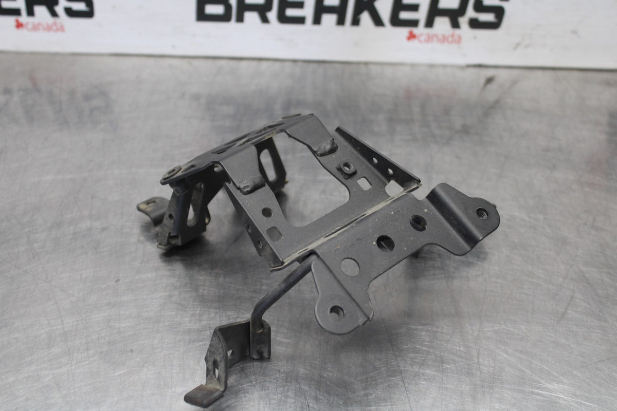 25 KAWASAKI Z900 UPPER FAIRING GAUGES STAY BRACKET BB928