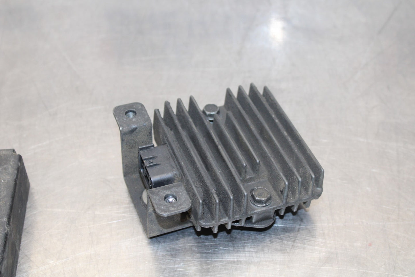 08 KAWASAKI VULCAN 900 RECTIFIER VOLTAGE REGULATOR & COVER BB184