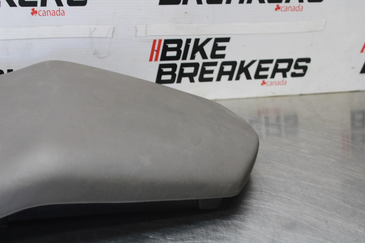 05 DUCATI SUPERSPORT 800 FRONT REAR SEAT SADDLE BB913