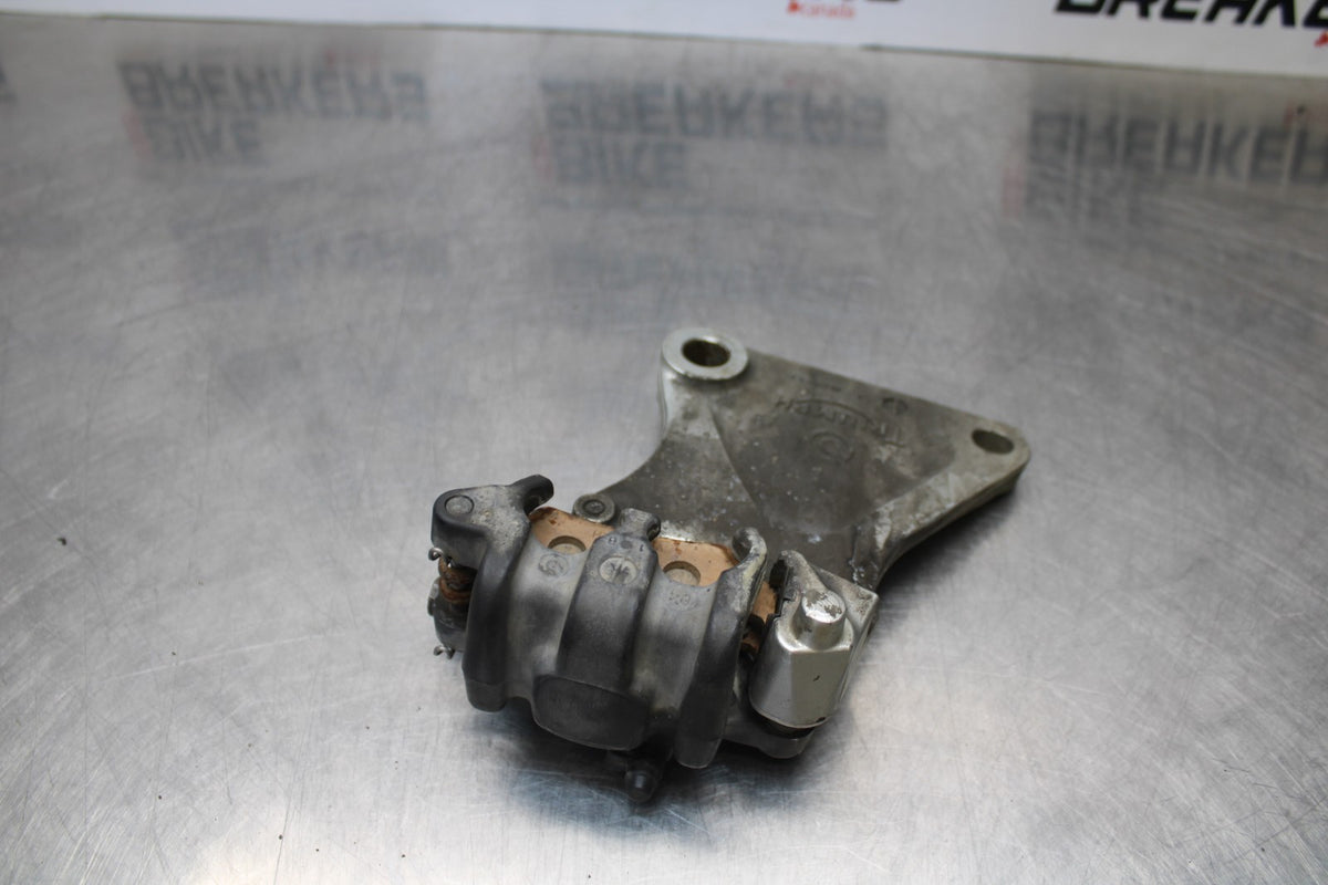 05 TRIUMPH ROCKET III REAR BACK BRAKE CALIPER W MOUNT BRACKET BB186