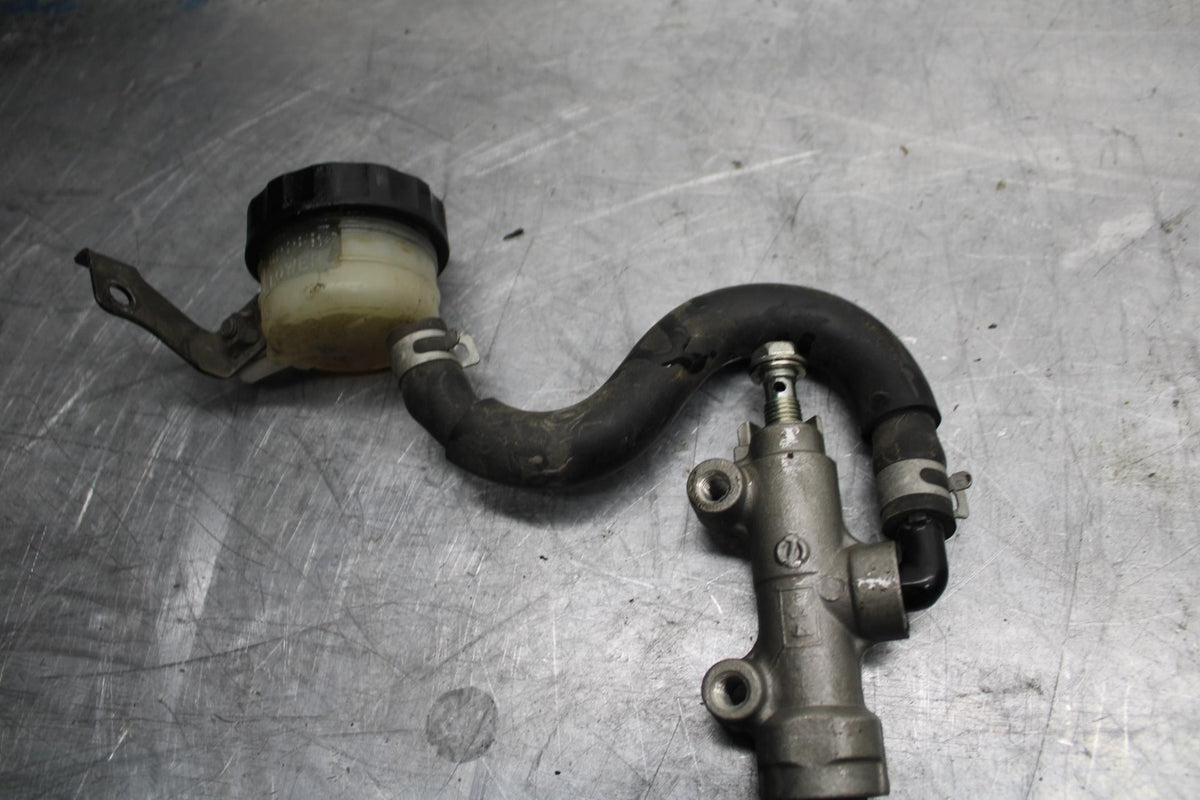 03 KAWASAKI ZX12R REAR BACK BRAKE MASTER CYLINDER W RESERVOIR BB472