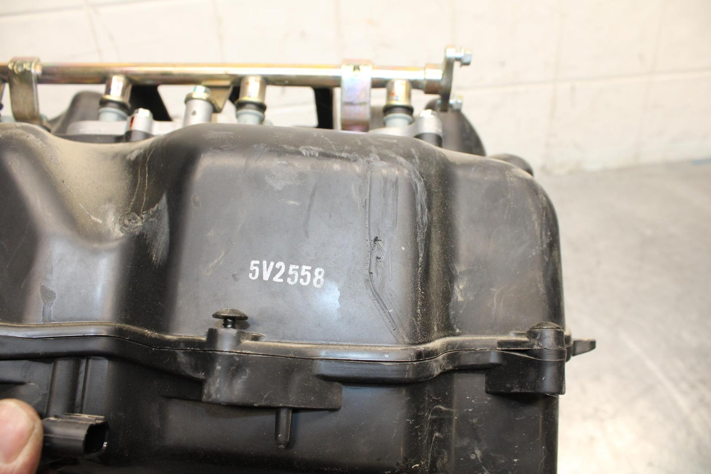 05-06 HONDA CBR600RR AIRBOX FILTER BOX 17221-MEE-D00 17231-MEE-670 BB484