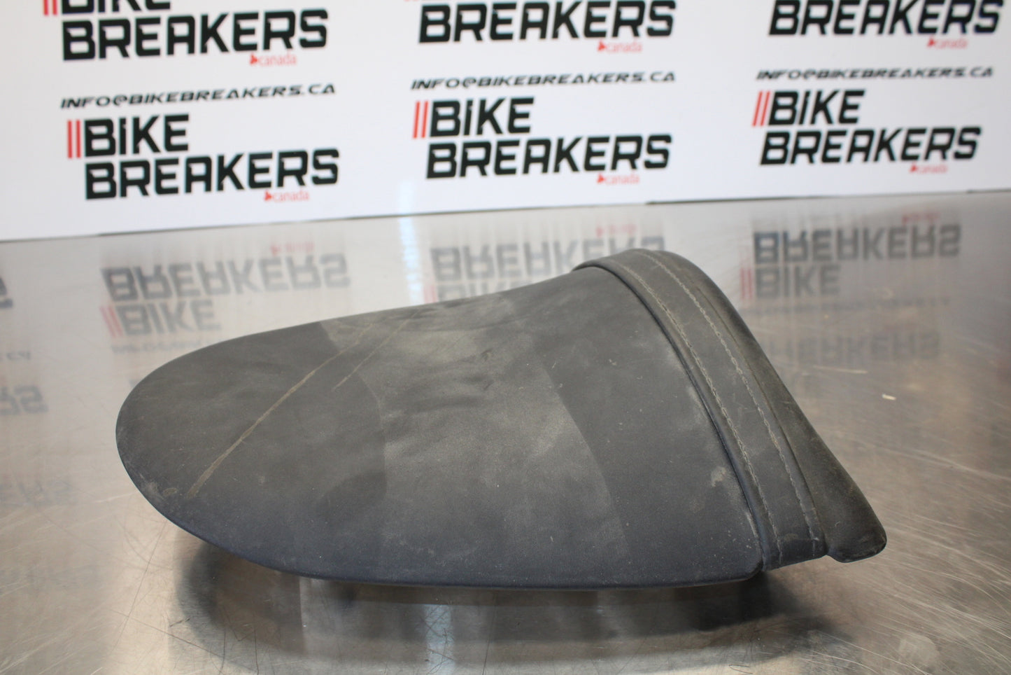03-04 KAWASAKI NINJA ZX6R REAR BACK PASSENGER TANDEM SEAT PAD SADDLE  BB397