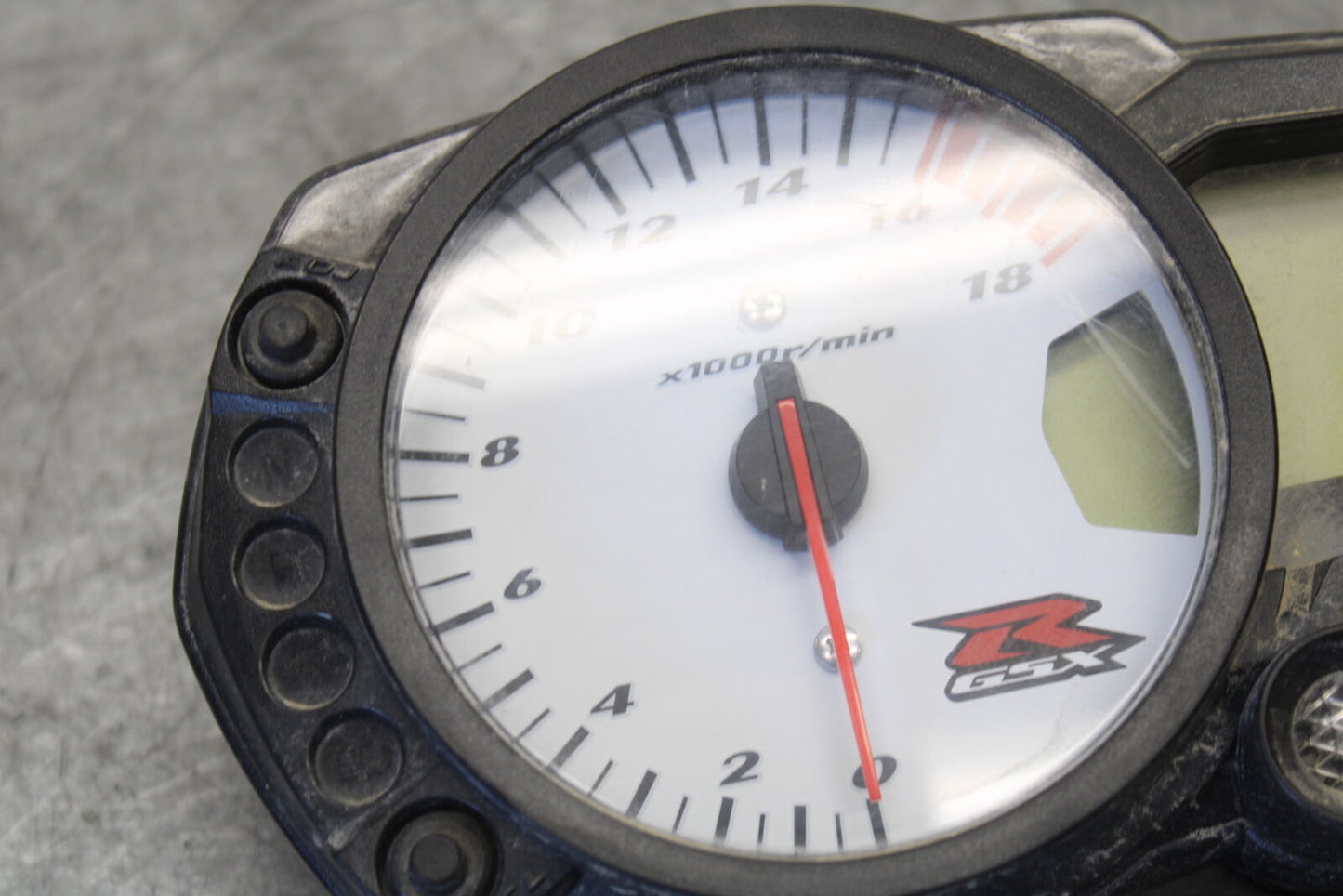 06-07 SUZUKI GSXR 600 SPEEDO TACH GAUGES CLUSTER SPEEDOMETER TACHOMETER BB694