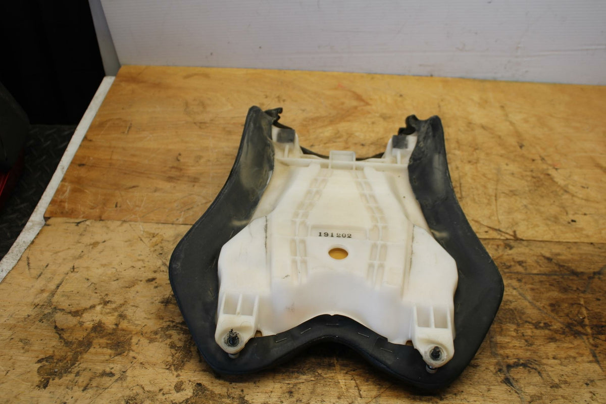 07-08 YAMAHA YZF R1 FRONT DRIVERS SEAT PAD SADDLE PILLION BB337