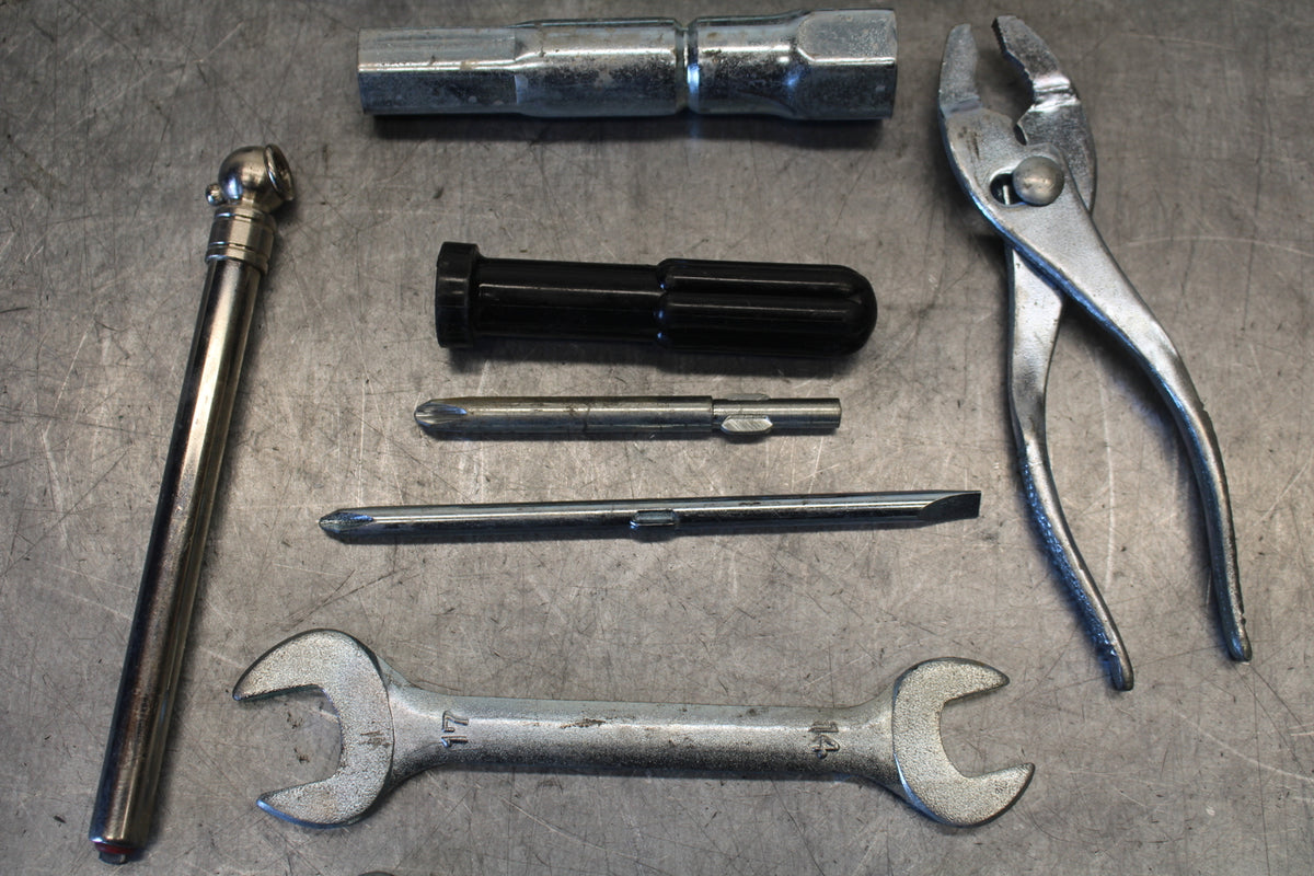 05-06 YAMAHA ROYAL STAR STOCK TOOLS OEM TOOL BAG KIT SET BB697