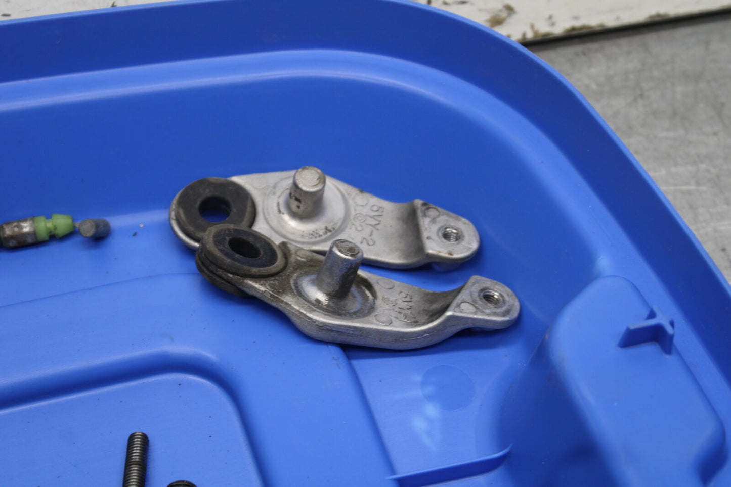 06 YAMAHA YZF R6 MOUNTING BOLTS HARDWARE MOTOR SCREWS BB716