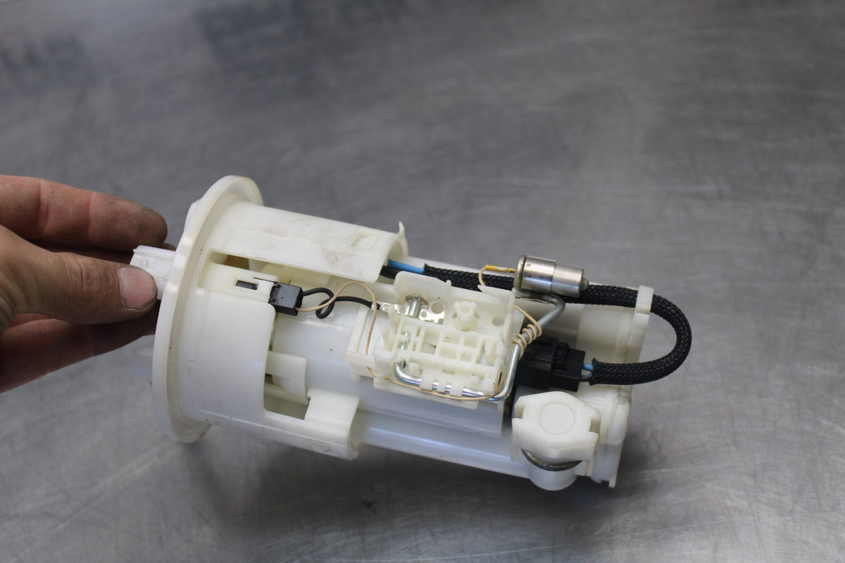 12 TRIUMPH STREET TRIPLE R FUEL PUMP GAS PETROL SENDER UNIT BB914
