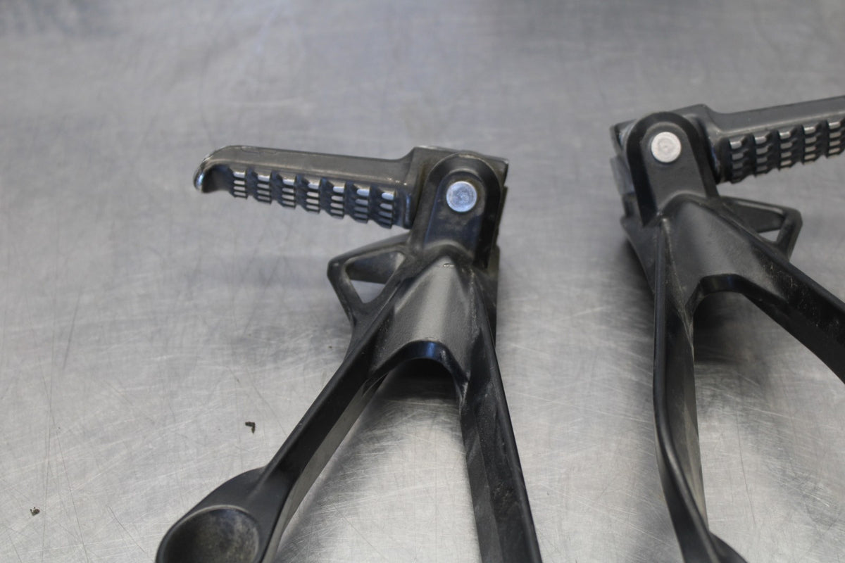 07-08 KAWASAKI NINJA ZX6R REAR BACK PASSENGER PEG SET PAIR BB937