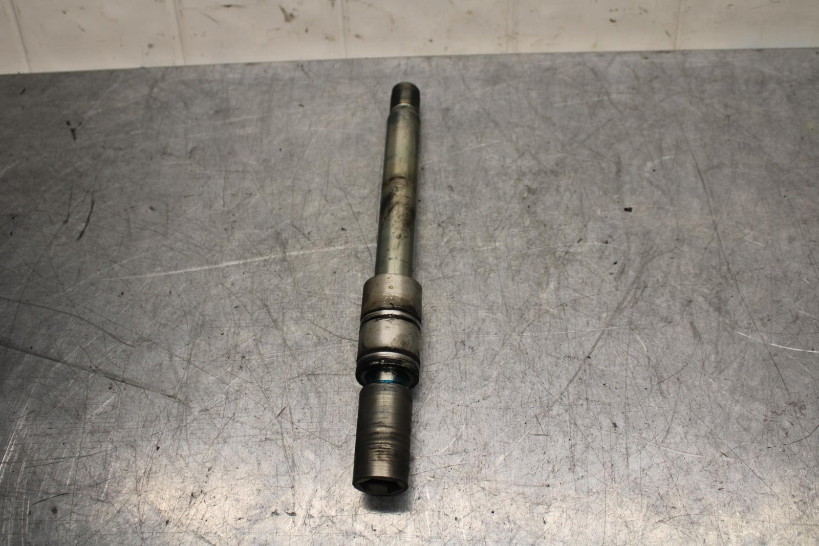 2009 Triumph Daytona 675 FRONT WHEEL RIM AXLE PIVOT BOLT T2000650 BB584