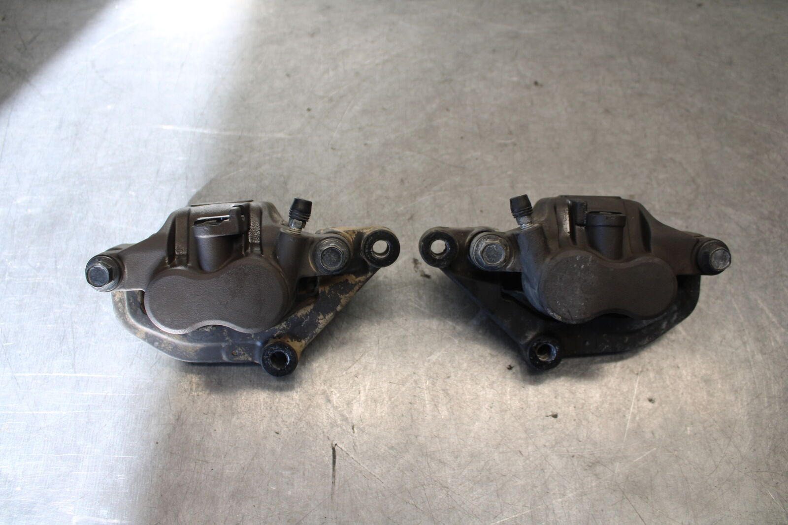 09-15 YAMAHA FZ6R RIGHT LEFT FRONT BRAKE CALIPER SET PAIR CALIPERS BB686