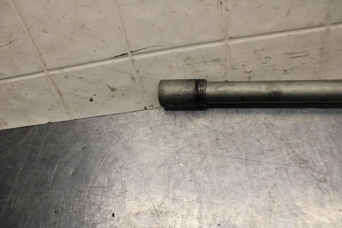 06-07 HONDA CBR1000RR FRONT WHEEL RIM AXLE PIVOT BOLT 44301-MCJ-000 BB75