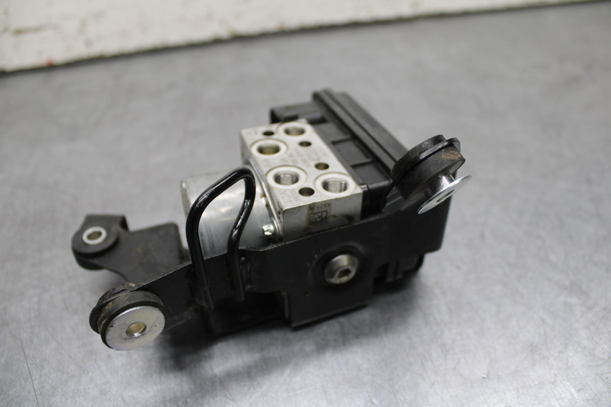 24-25 KAWASAKI NINJA ZX6R ABS PUMP UNIT MODULE BB726