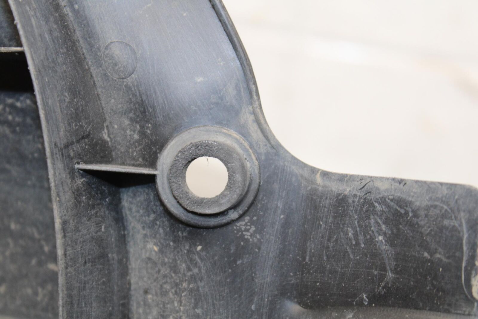 2007 Honda CBR600RR REAR BACK WHEEL TIRE HUGGER FENDER 80120-MFJ-D00 BB596
