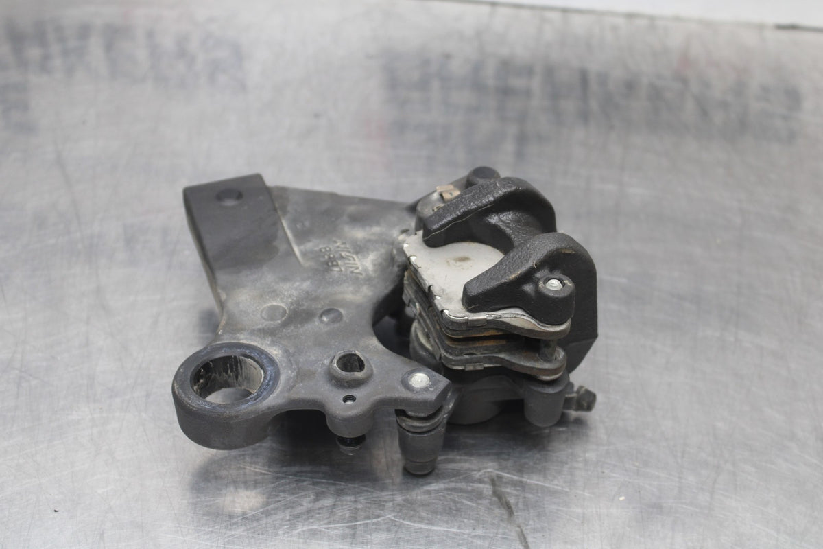 24-25 KAWASAKI NINJA ZX6R REAR BACK BRAKE CALIPER W MOUNT BRACKET BB785