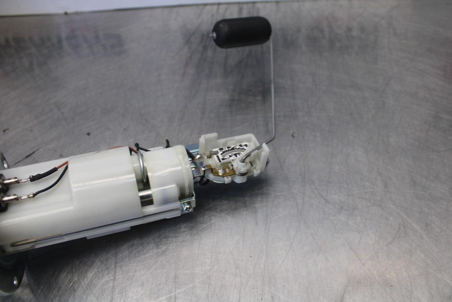 07 SUZUKI GSXR1000 FUEL PUMP GAS PETROL SENDER UNIT 15100-21H00 BB770