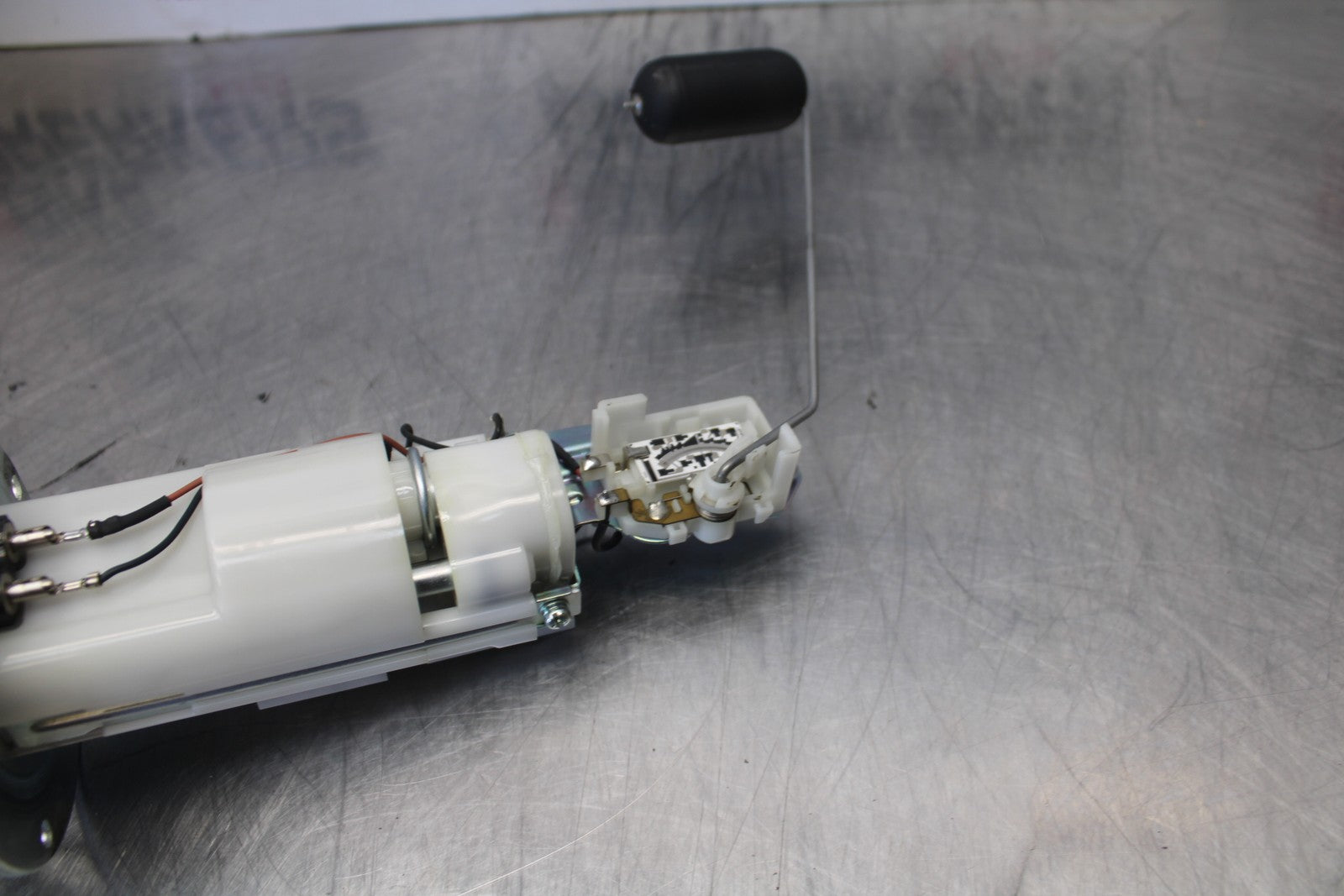 07 SUZUKI GSXR1000 FUEL PUMP GAS PETROL SENDER UNIT 15100-21H00 BB770