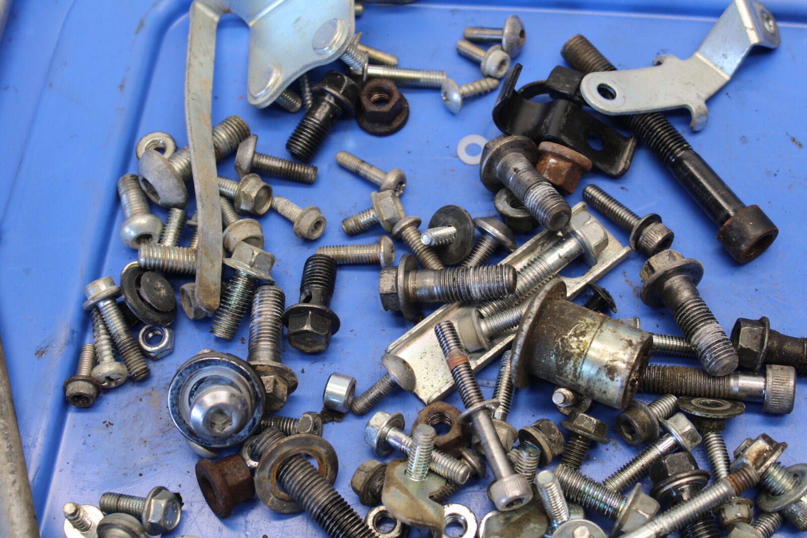 09-15 YAMAHA FZ6R ENGINE MOUNTING BOLTS HARDWARE MOTOR SCREWS BB686